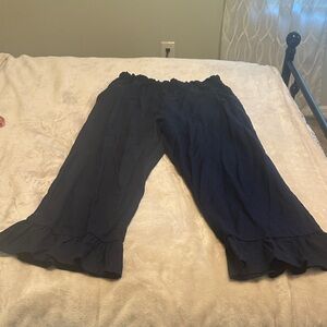 crown & ivy navy ruffle-hem cropped pants